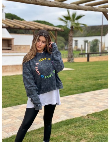 Sudadera Love is Love