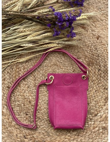 Ni funda ni bolso: así es el nuevo accesorio que arrasa entre jóvenes para  llevar tu móvil (la mascarilla o las llaves)